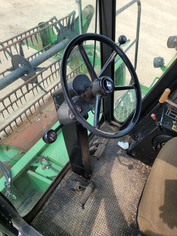 John Deere 4420 Combine & Head
