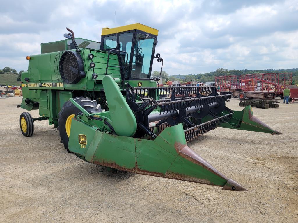 John Deere 4420 Combine & Head