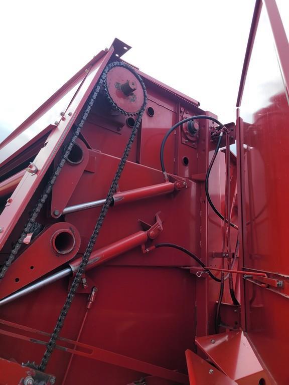 CASE IH 8460 ROUND BALER