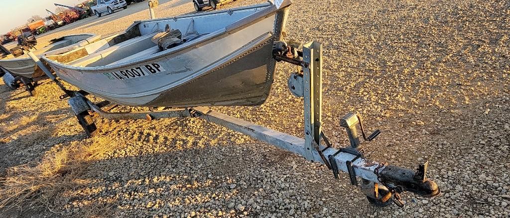 LOWE 16' V BOW BOAT W/ TRAILER