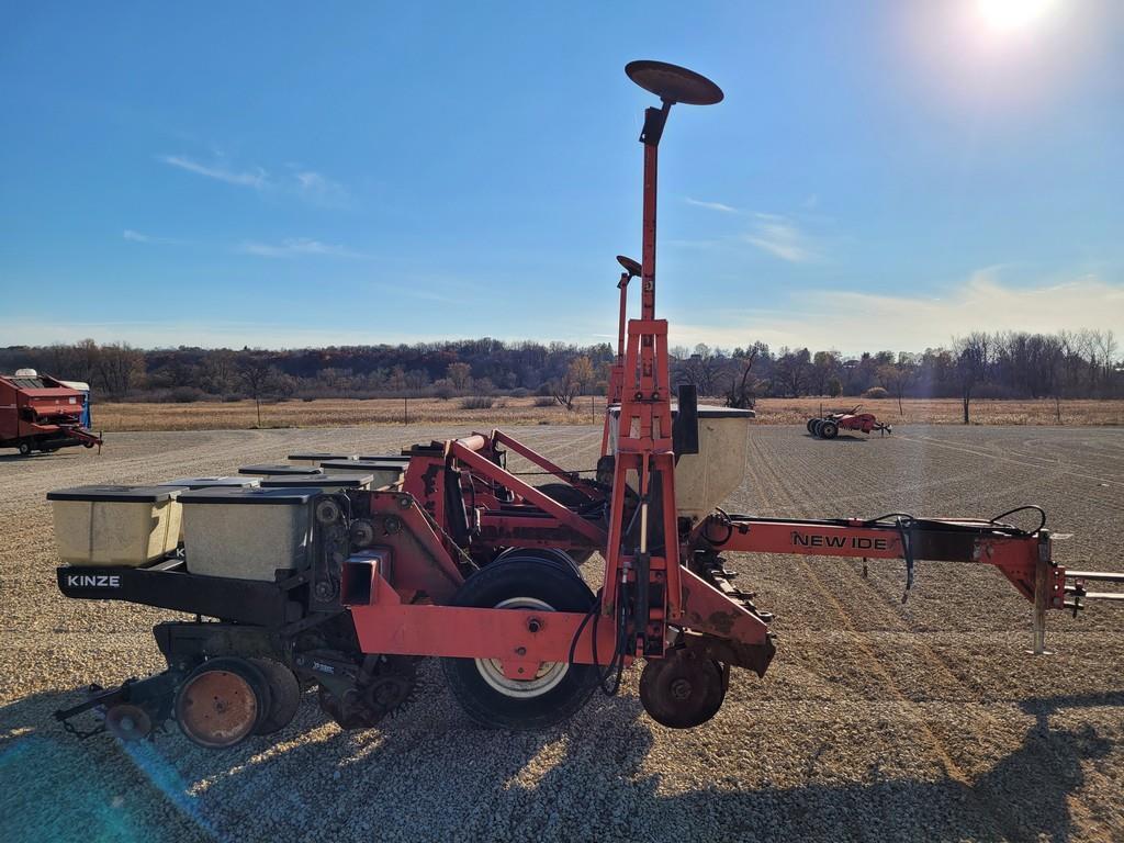 New Idea 4R Planter
