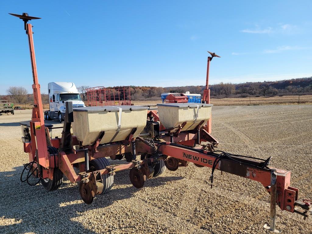 New Idea 4R Planter