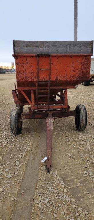 FARM KING GRAVITY WAGON ON GEAR