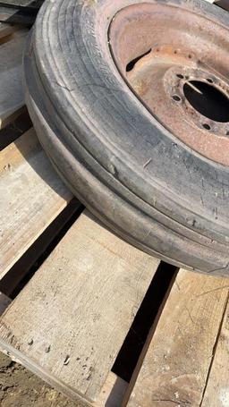 (1) 5.50-16 TIRE