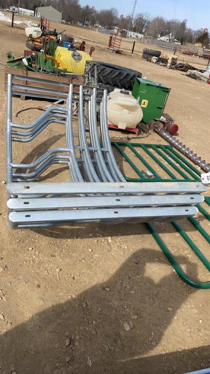 NEW HAY ROUND BALE FEEDER