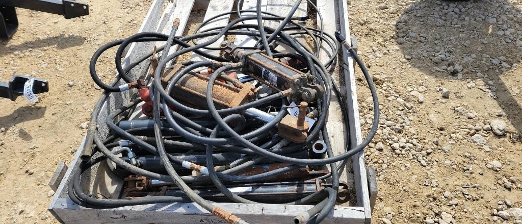 PALLET OF HYDRAULIC CYLINDERS
