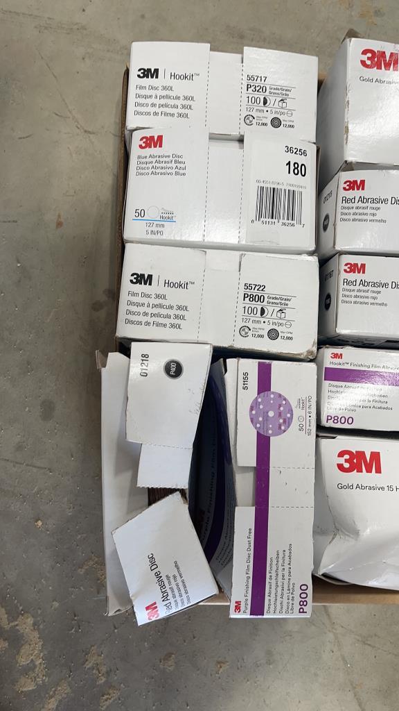 BOX OF MISC SANDPAPER DISCS