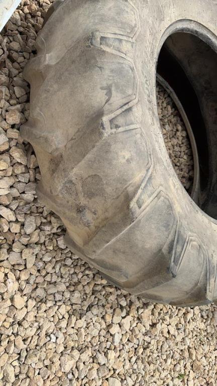 FIRESTONE 18.4 X 34 TRACTOR TIRE