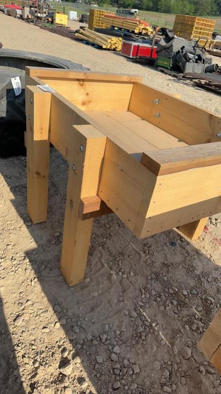 NEW 4' FEED BUNK