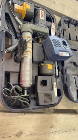 LINCOLN 14V GREASE GUN IN CASE