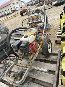 GRACO LINE LAZER 3900 PAINT SPRAYER