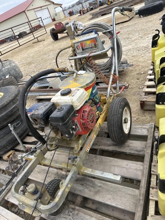 GRACO LINE LAZER 3900 PAINT SPRAYER