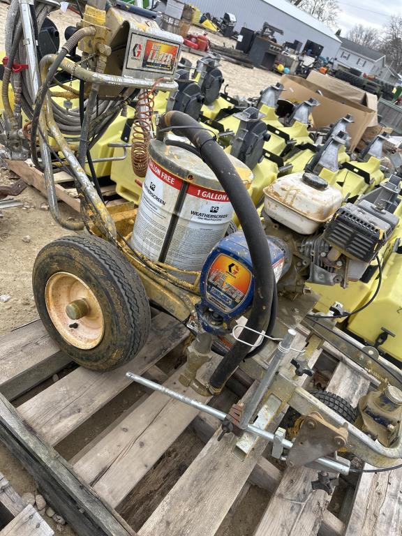 GRACO LINE LAZER 3900 PAINT SPRAYER