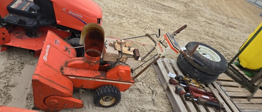 SIMPLICITY SNOW BUSTER 828 2 STAGE SNOW BLOWER