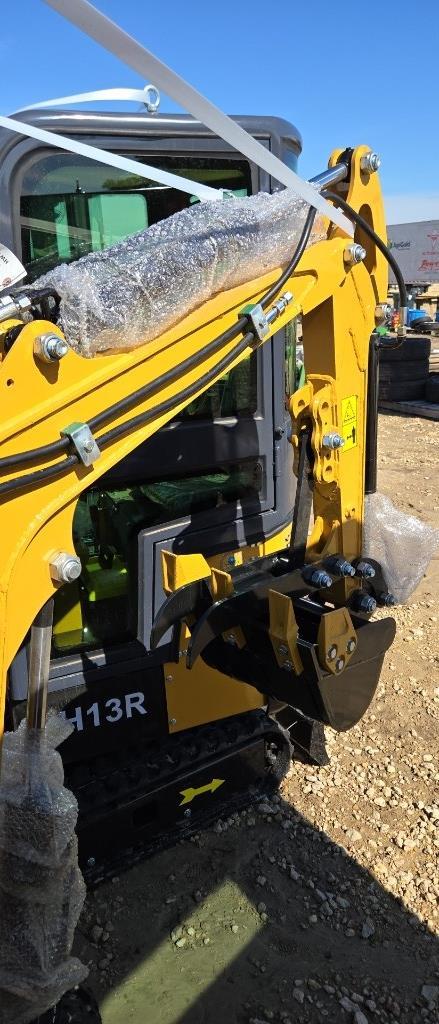 AGT H13R EXCAVATOR