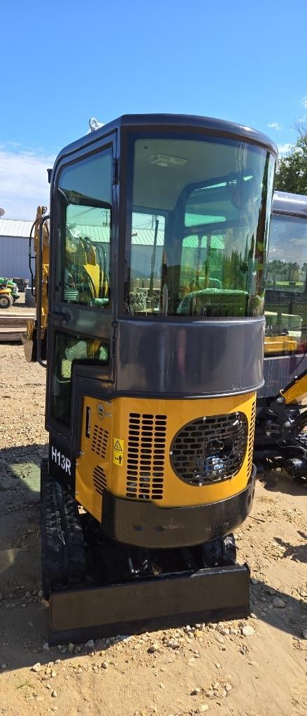 AGT H13R EXCAVATOR