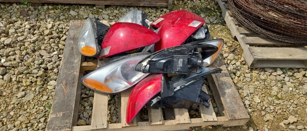 PALLET OF FORD HEADLIGHTS AND TAILIGHTS