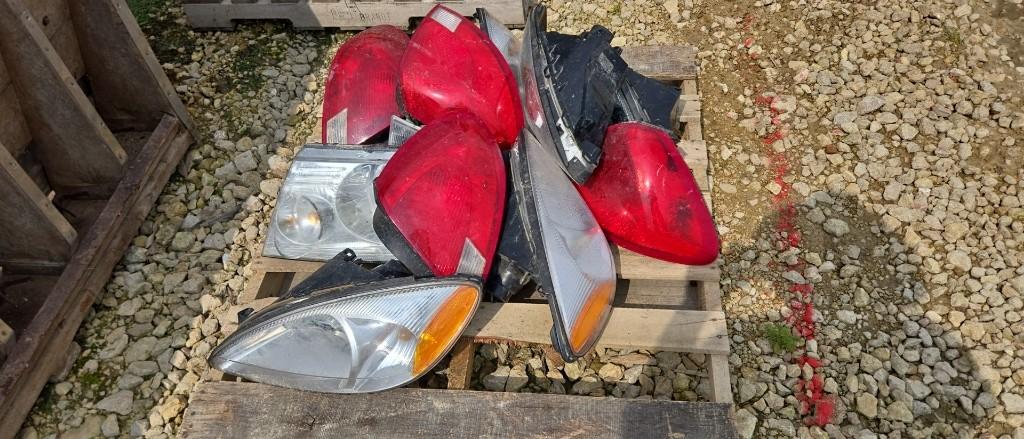 PALLET OF FORD HEADLIGHTS AND TAILIGHTS