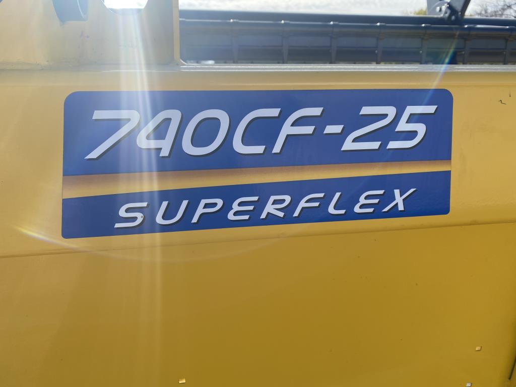2011 New Holland 740CF-25 Flex Header, 25',