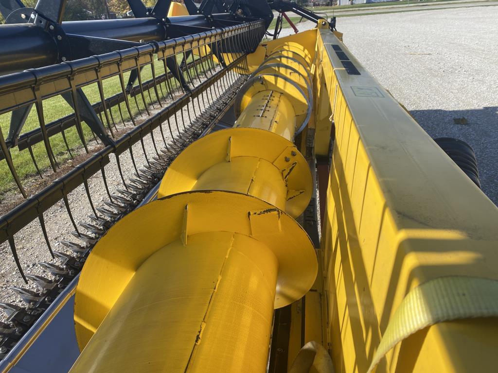 2011 New Holland 740CF-25 Flex Header, 25',