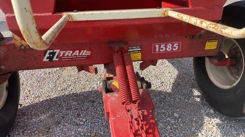 EZ Trail 500-bushel gravity wagon-