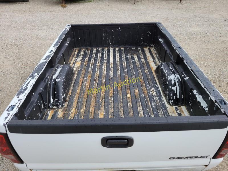 8 Ft Truck Bed - Came off 2004 Silverado 2500 HD