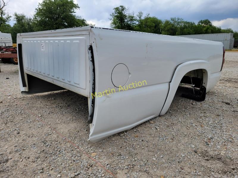 8 Ft Truck Bed - Came off 2004 Silverado 2500 HD