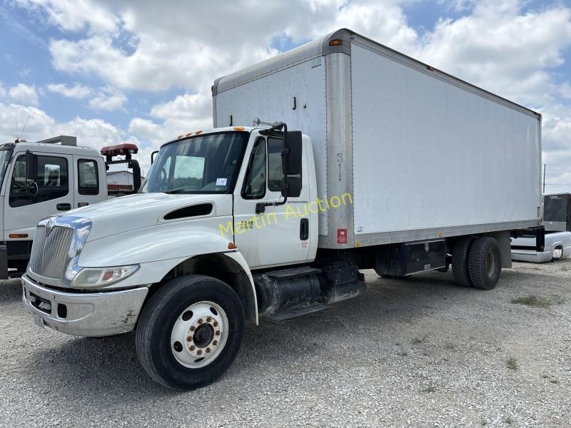 2004 International 4000 Series 4300 Van VUT