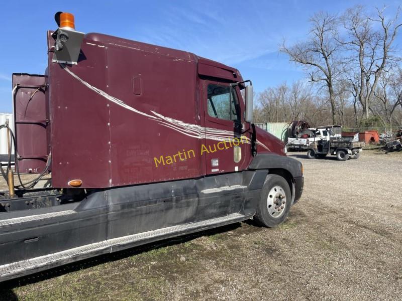 2000 Freightliner Conventional Flc Vut