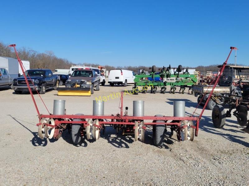 International 4 Row Planter