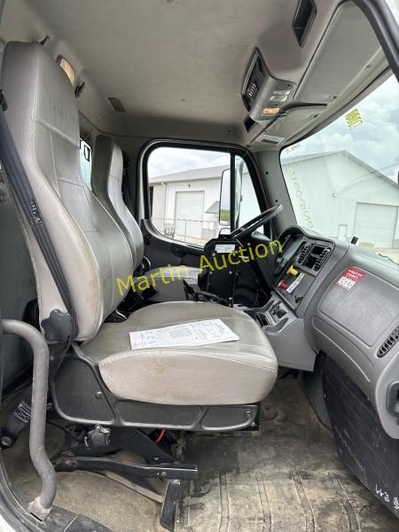 2014 Freightliner Business Class Vut