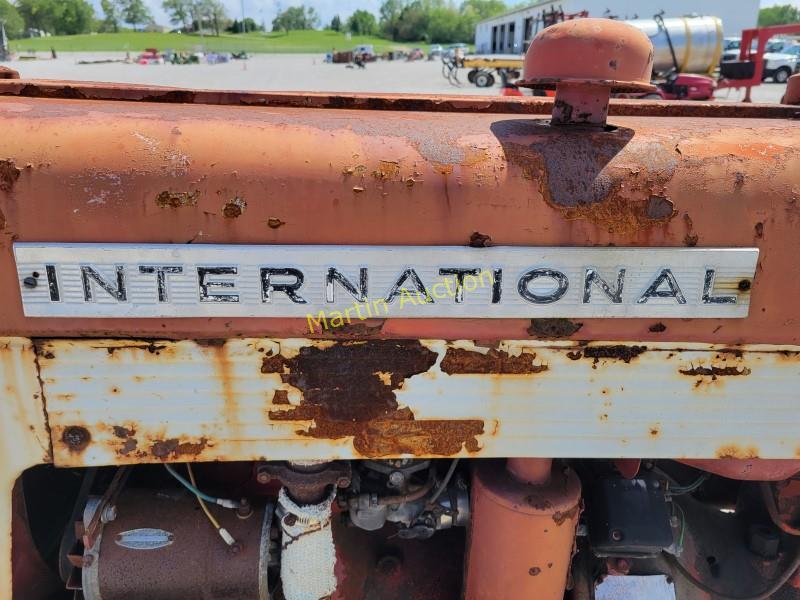 International 240 Utility Tractor