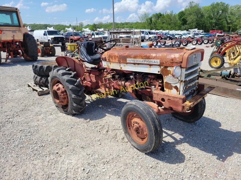 International 240 Utility Tractor