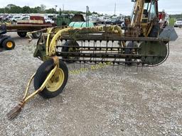 John Deere 640 Tricycle Hay Rake *