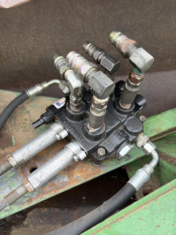 JD 148 loader, w/ valve and joystick; Wilson Closeout 217-620-9660