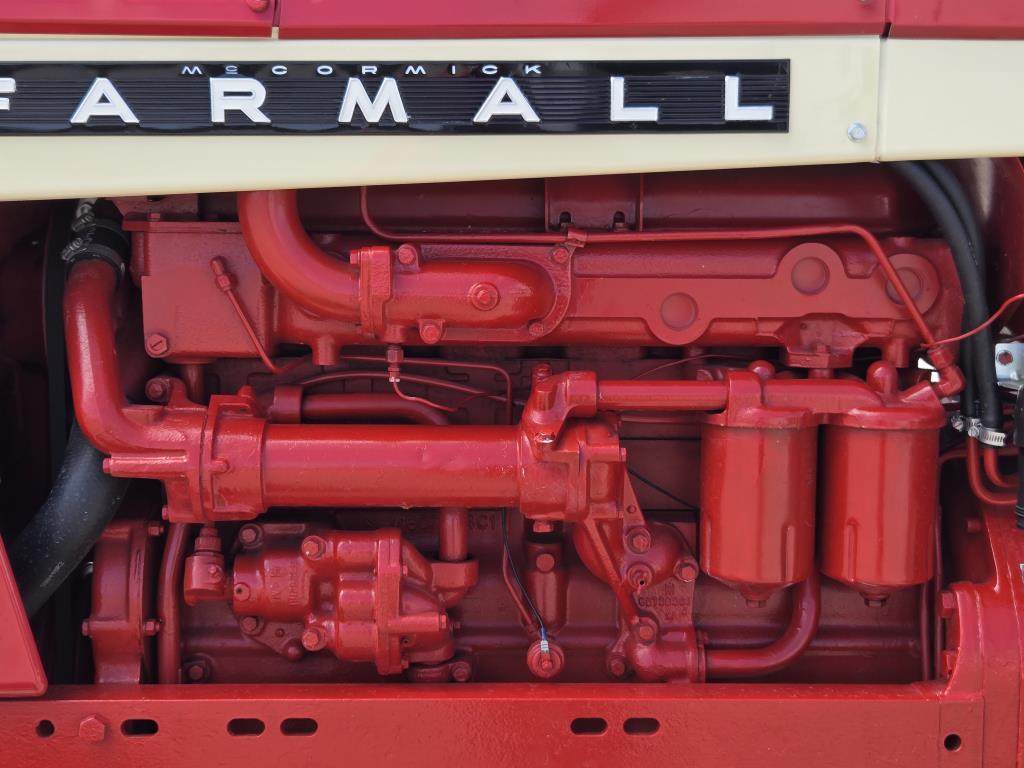 IH 1206 Diesel tractor