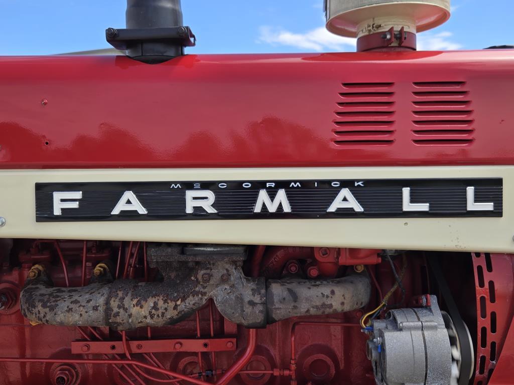 IH 1206 Diesel tractor