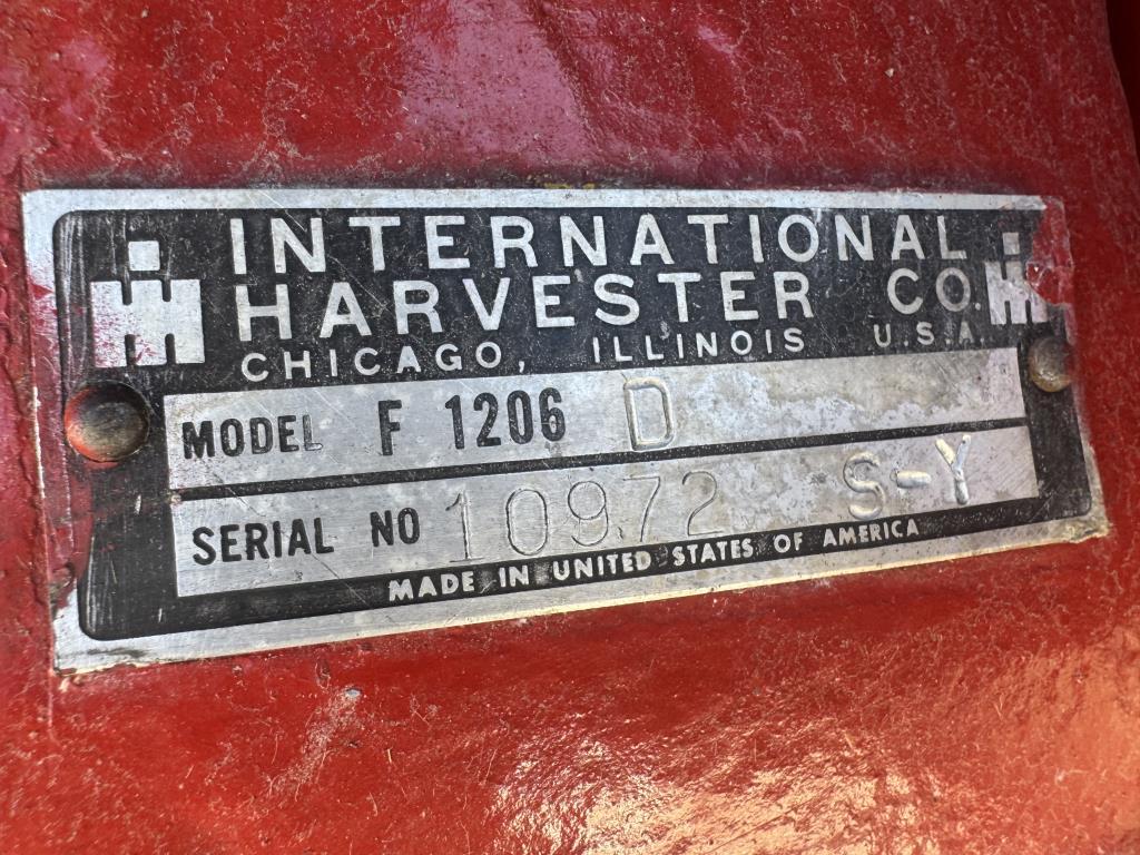 IH 1206 Diesel tractor