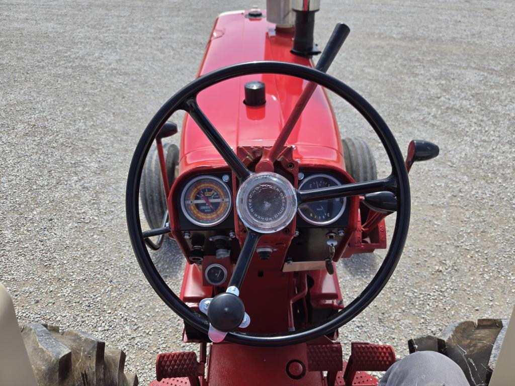 IH 1206 Diesel tractor