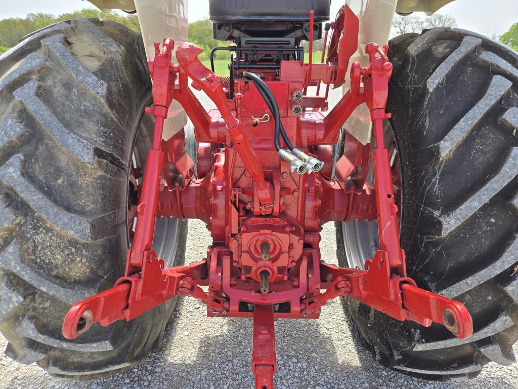 IH 1206 Diesel tractor