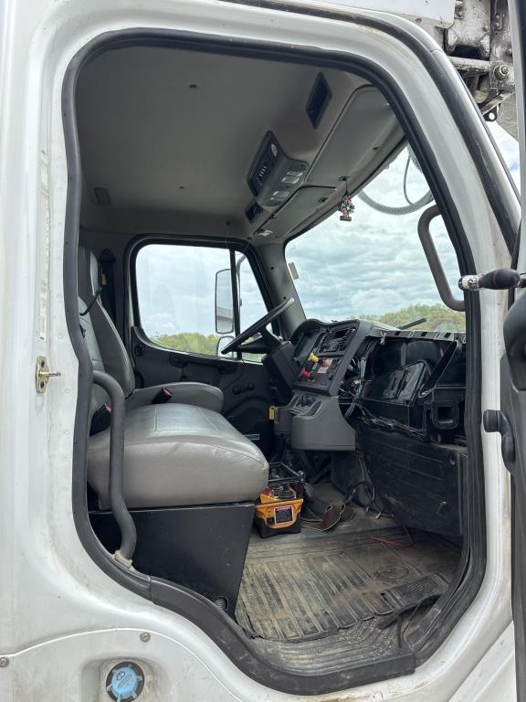 2005 Freightliner M2 VUT