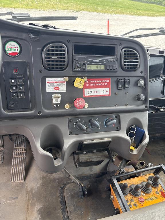 2005 Freightliner M2 VUT