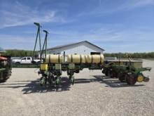 John Deere 7200, 12 Row 30" Planter with Liquid *