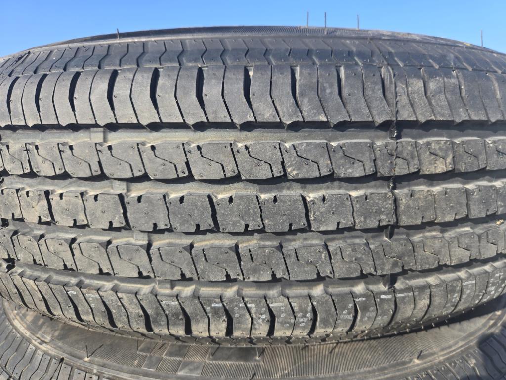 Tires: ST225/75/R15 (4)