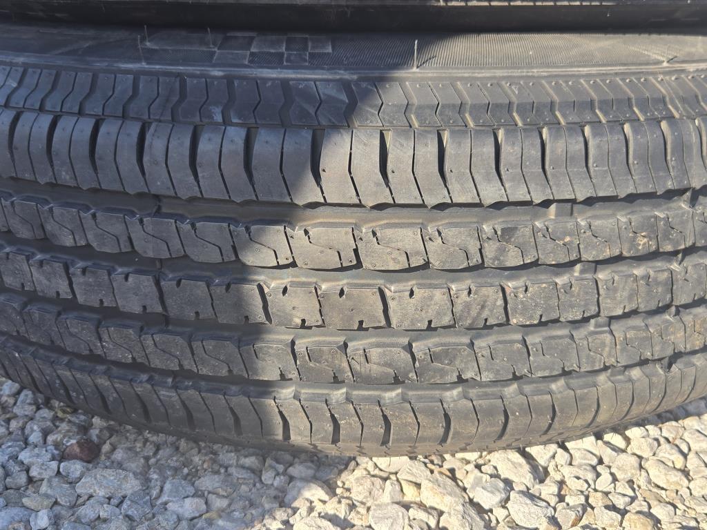 Tires: ST225/75/R15 (4)