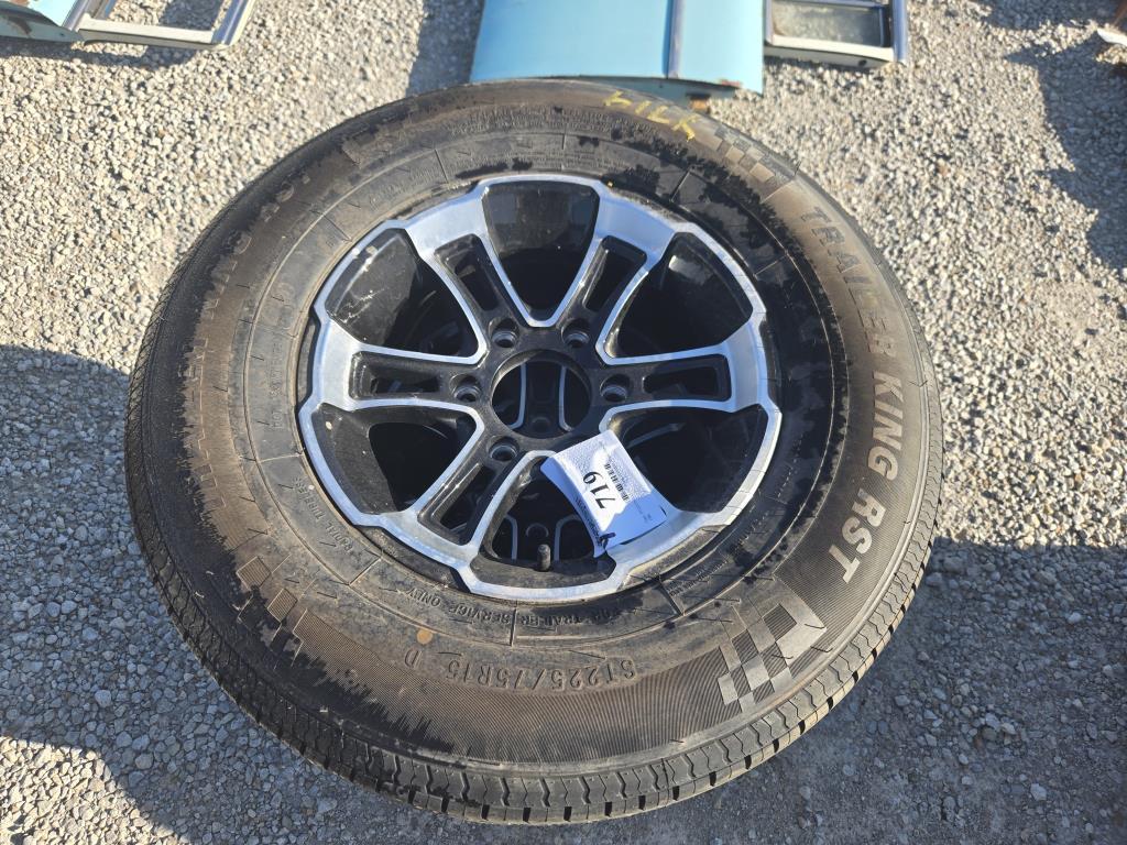 Tires: ST225/75/R15 (4)