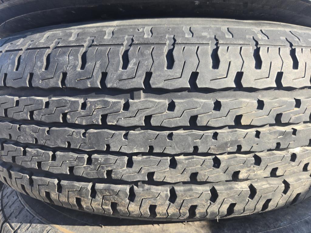 Tires: ST225/75/R15 (4)