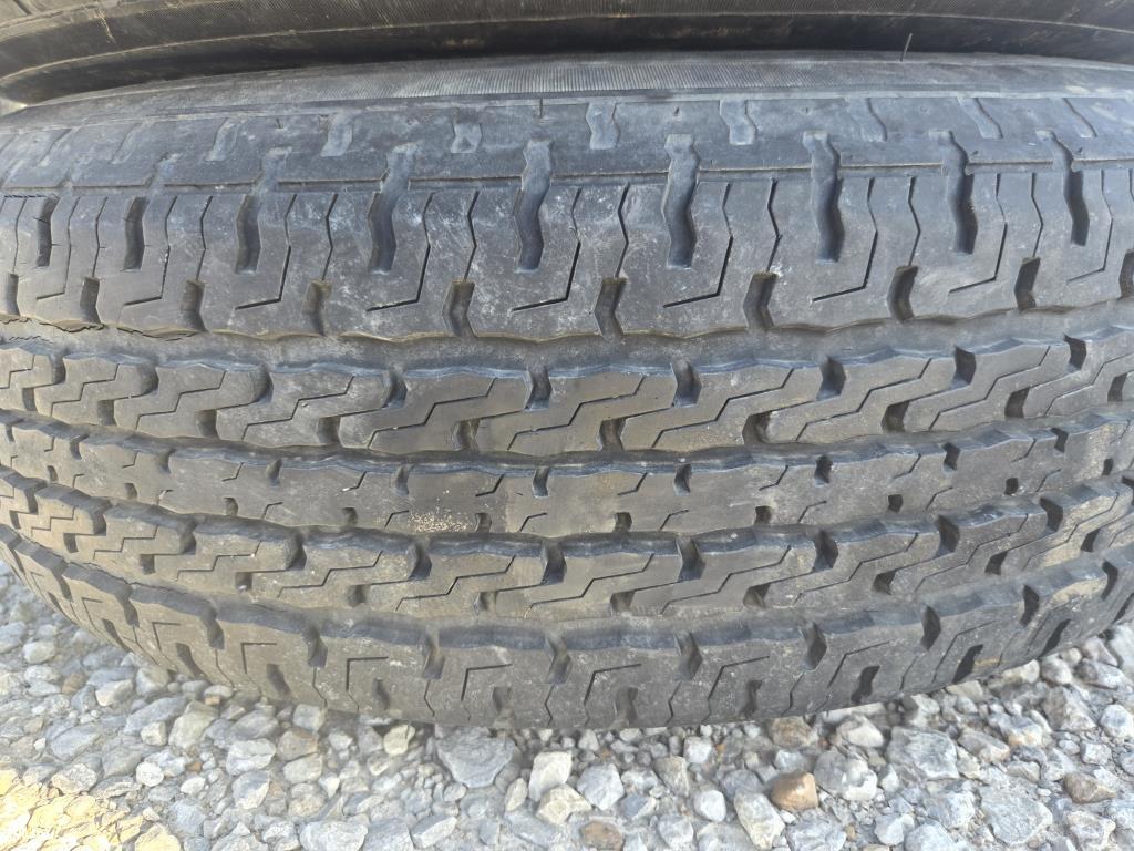 Tires: ST225/75/R15 (4)