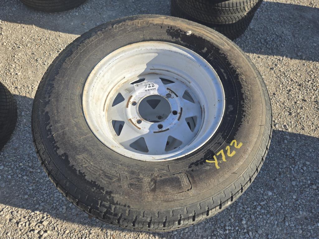 Tires: ST225/75/R15 (4)