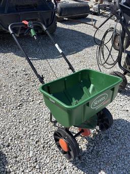Scotts Push Type Broadcaster